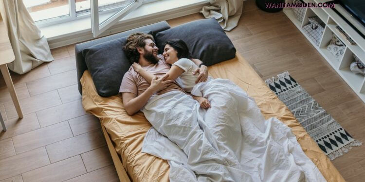 Cara Pikat Suami Atas Katil