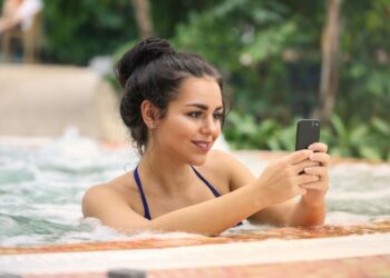 hukum whatsapp dengan suami orang