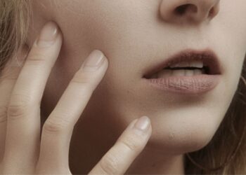 penyebab bibir hitam pada wanita