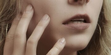 penyebab bibir hitam pada wanita